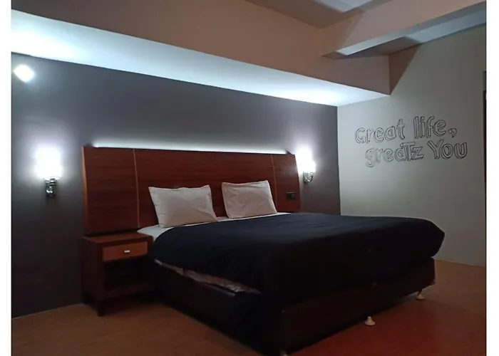 Standard Queen Room